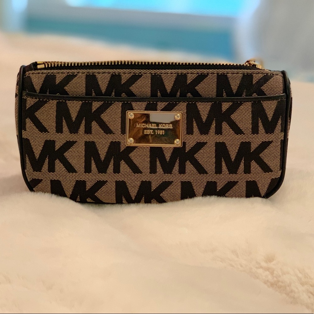 Michael Kors pouch